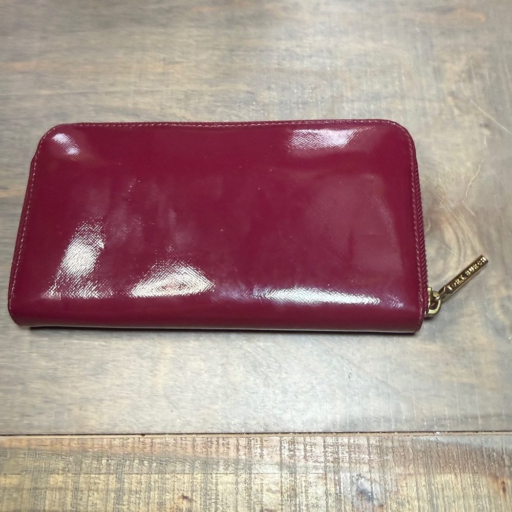 Tory Burch Hot Pink Patent Logo Zip Wallet with Gold Emblem - Picture 9 of 14